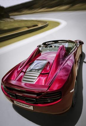 سيارة مكلارين MP4-12C سبايدر الجديدة تحتل الصدارة في عالم السيارات  